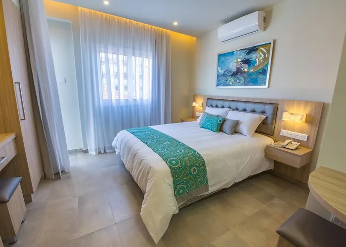 Zodiac Aparthotel 3*